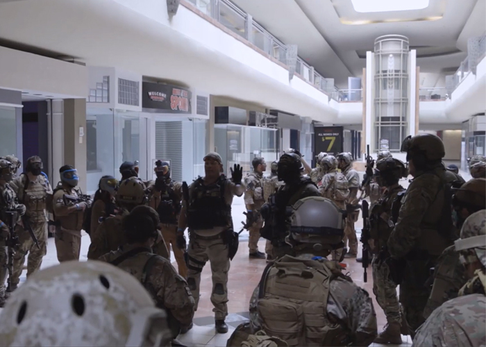 Lion Claws Airsoft In An Airconditioned Mall