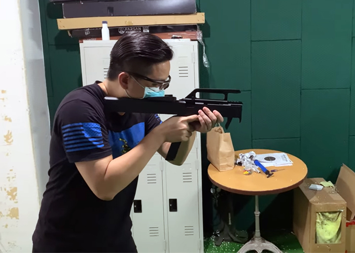 Jeff The Kid: FMG9 Folding Machine Gun Kit
