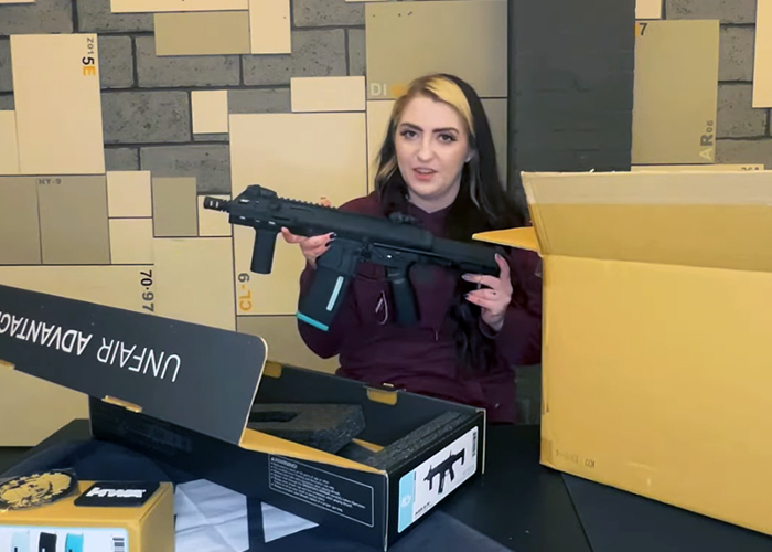 Femme Fatale Airsoft's KWA Originals EVE-4 Unboxing