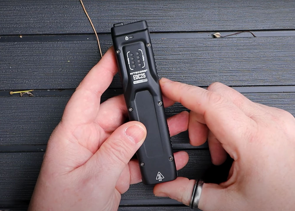 Moorlander EDC On The Nitecore EDC25 Flashlight