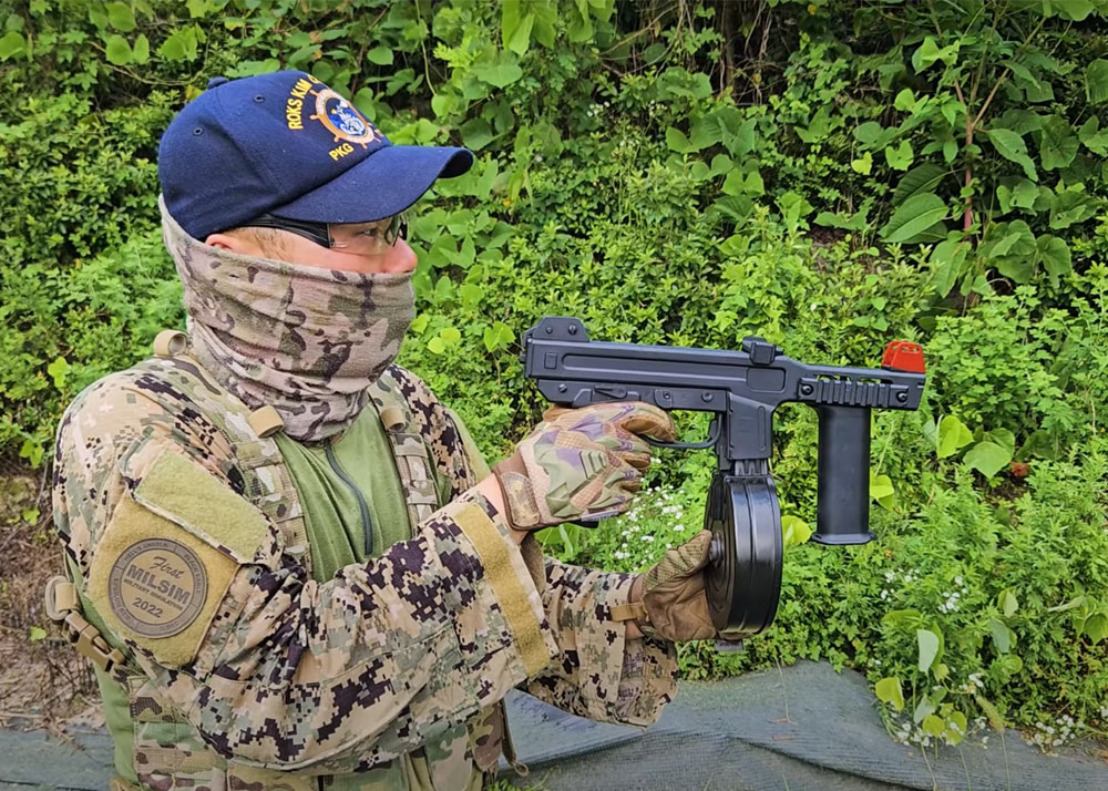 Molcom With The AY Spectre M4 AEG