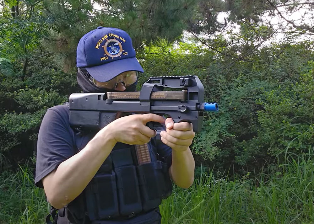 Molcom With The CYMA Cybergun Licensed FN P90 TR AEG | Popular 
