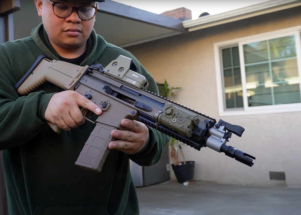 Mach Sakai: S&T M249 Para Light With A&K Box Magazine