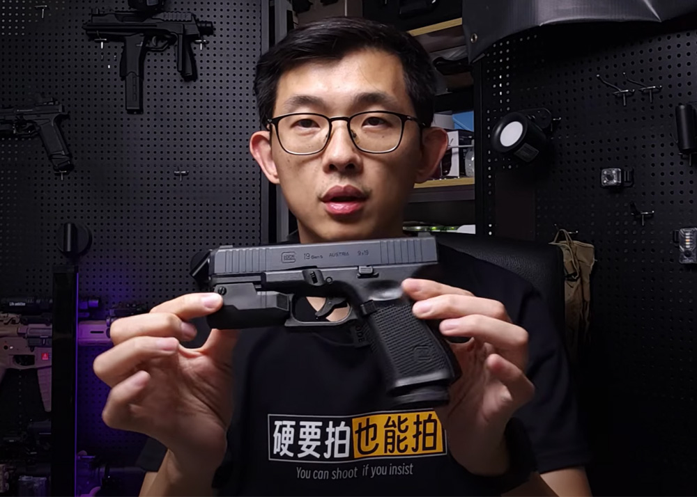Unpacking Pigeons Mulifang G19 Gen5 Blowback Pistol With Laser