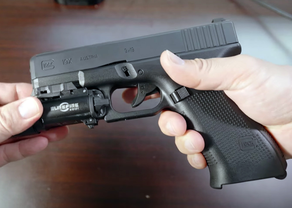 Voisky製　Glock 17 発射不可能な安全玩具￼ VOISKY Superstore