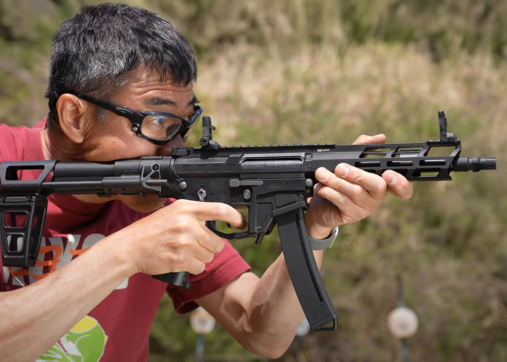 Mach Sakai Unboxes The CAT Versatile-8 SMG