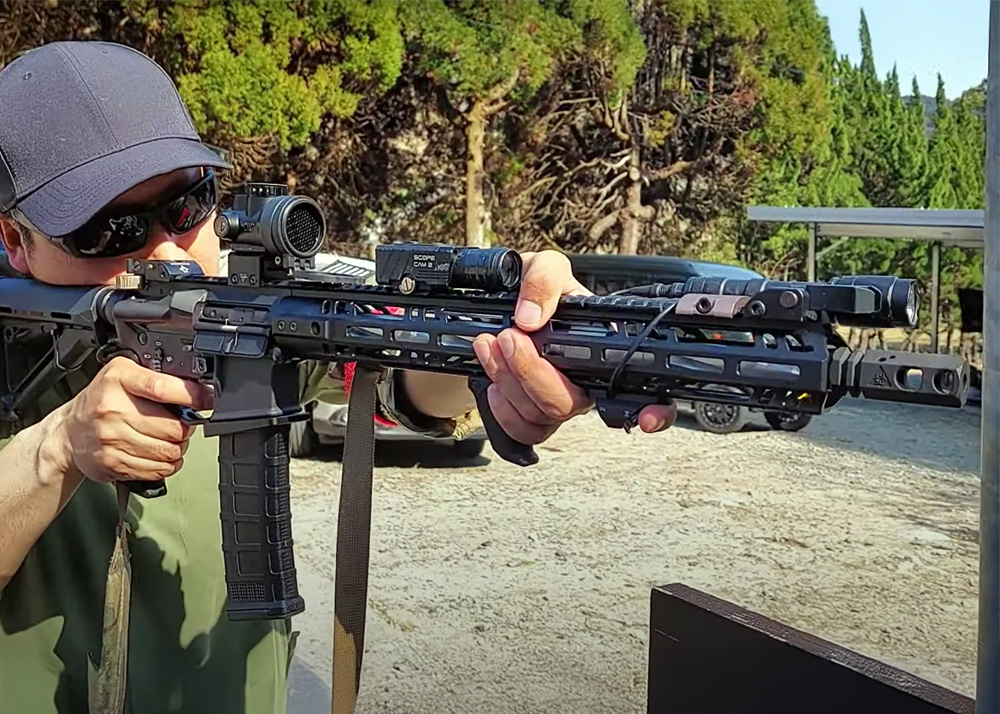 Simo GBB Shooting With The Tokyo Marui MTR16 GBB With A Long Magazine