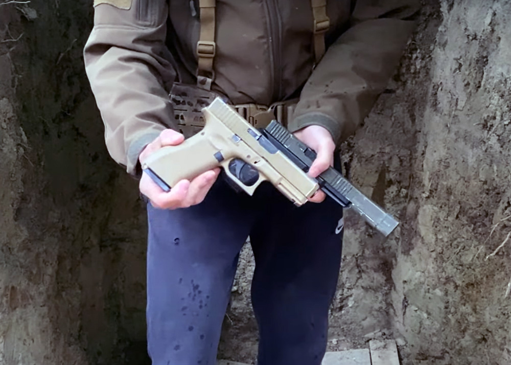 SpazTactic Airsoft CYMA CM030 vs Umarex Glock 19X
