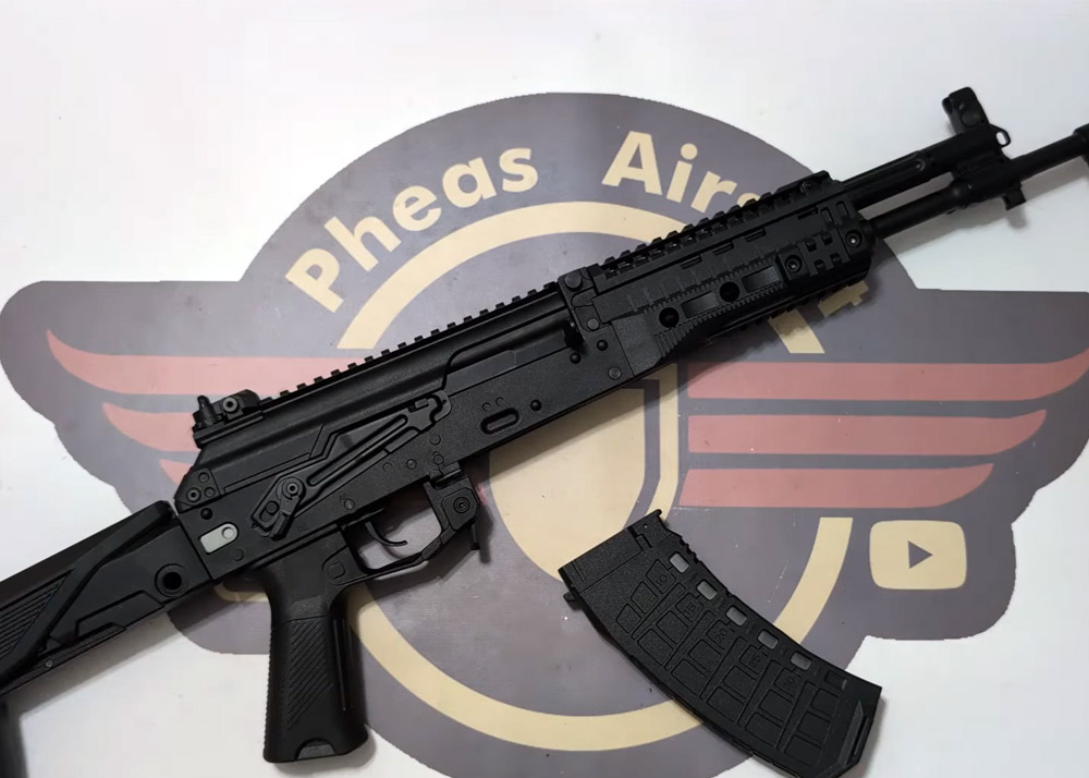 Pheas Airsoft Unboxes The Well Pro WE09 AK12