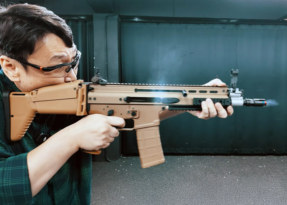 Ahjae TV Unboxes The Guns Modify SCAR-L Gas Blowback Rifle