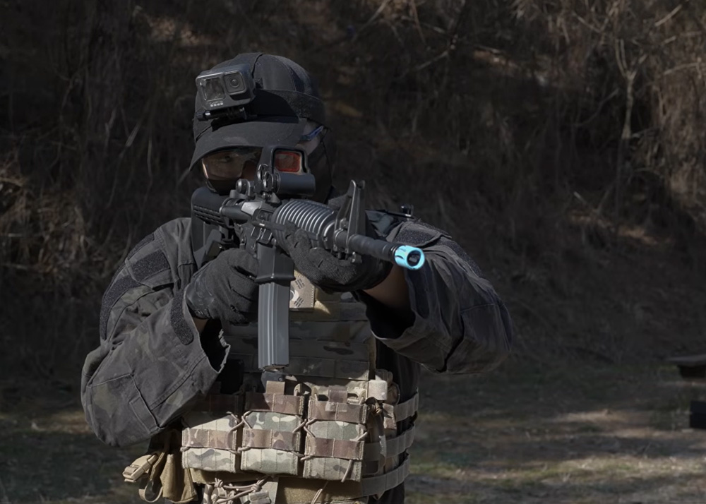 Molcom Tries The Tokyo Marui M4A1 Evolt
