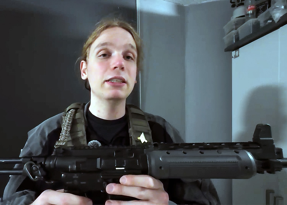 Airsoft Schmiede's "Reloaded": The A&K LR300