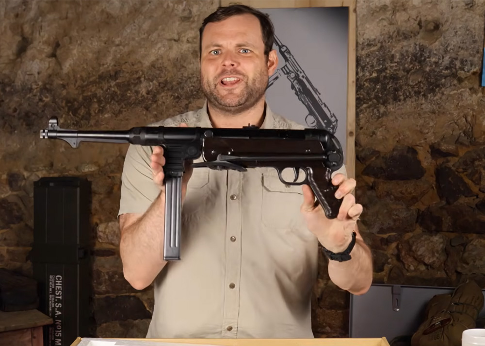 Neo035 With the Shoei MP40 Replica